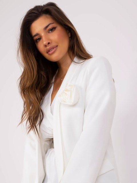Elegancka marynarka z kwiatem KOLORY Elegancka marynarka z kwiatem KOLORY