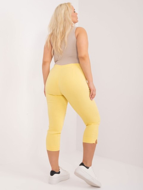 Jasnożółte dopasowane spodnie 3/4 plus size Jasnożółte dopasowane spodnie 3/4 plus size