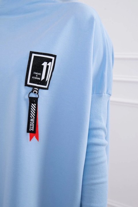 Bluza oversize z asymetrycznymi bokami błękitna Bluza oversize z asymetrycznymi bokami błękitna