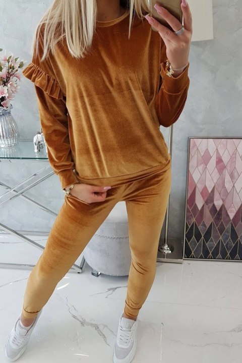 Komplet welurowy z falbankami camelowy Komplet welurowy z falbankami camelowy