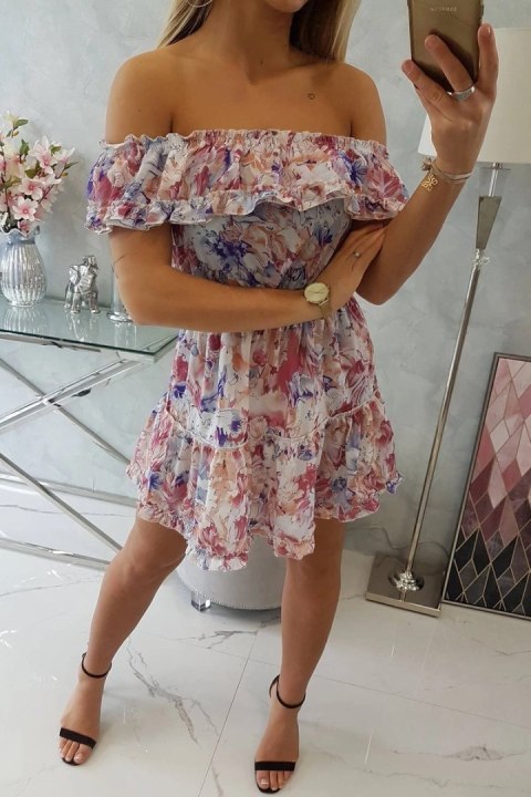 Sukienka z odkrytymi ramionami w kwiaty ciemno różowa Sukienka z odkrytymi ramionami w kwiaty ciemno różowa