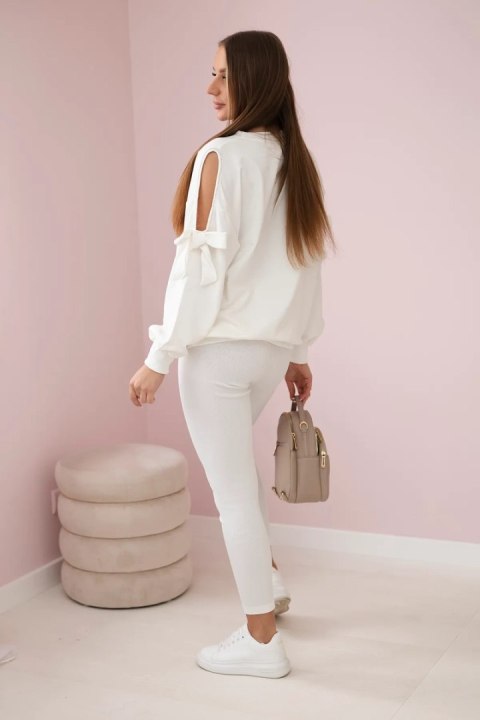 Komplet bluzy z kokardą na rękawach i legginsów ecru Komplet bluzy z kokardą na rękawach i legginsów ecru