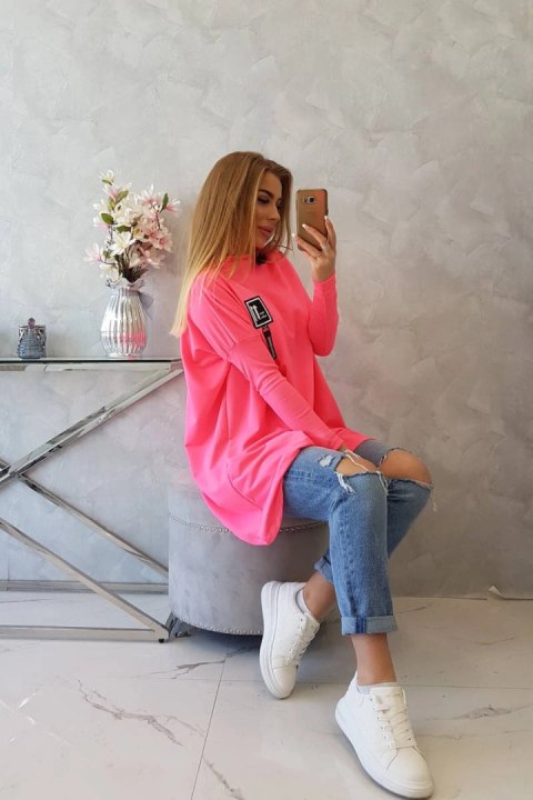 Bluza oversize z asymetrycznymi bokami różowy neon Bluza oversize z asymetrycznymi bokami różowy neon