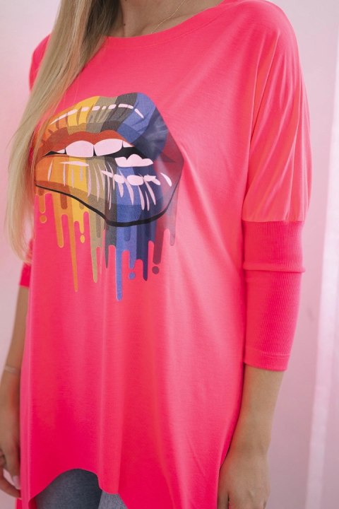 Bluzka oversize z nadrukiem tęczowych ust różowy neon Bluzka oversize z nadrukiem tęczowych ust różowy neon