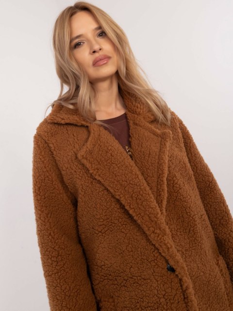 Jasnobrązowy ciepły płaszcz baranek z kieszeniami TEDDY Jasnobrązowy ciepły płaszcz baranek z kieszeniami TEDDY
