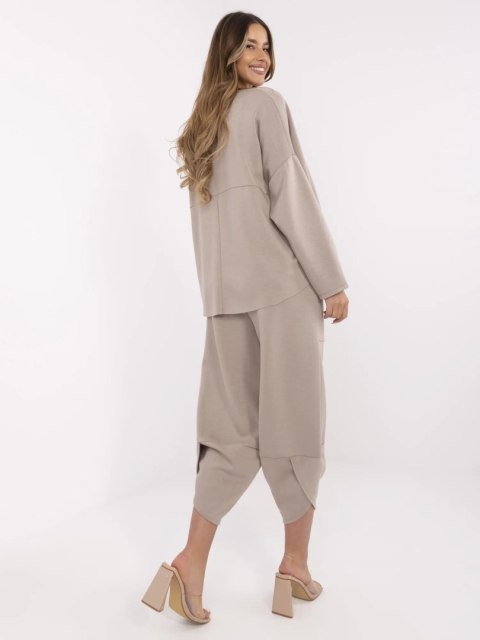 Dwuczęściowy komplet z bluzą oversize Dwuczęściowy komplet z bluzą oversize