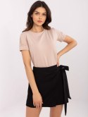 Czarny damski t-shirt o dopasowanym kroju