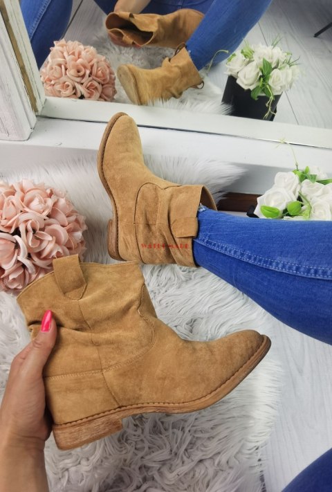 Botki na wbudowanym koturnie ALISHIA camel Botki na wbudowanym koturnie ALISHIA camel