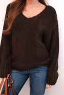 Sweter damski z miękkiej dzianiny z dekoltem V brązowy