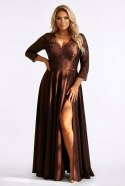 309-14 AMBER elegancka długa koronkowa suknia z dekoltem - czekolada