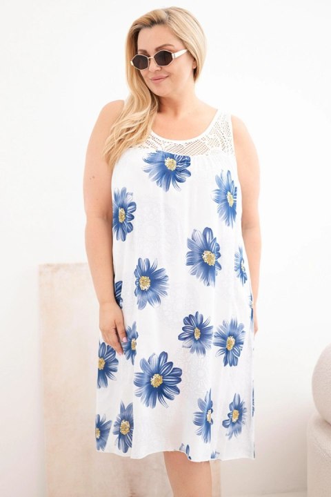 Sukienka damska Plus Size wiskozowa w kwiaty z koronkowym dekoltem biała