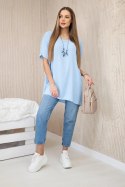 Bluzka oversize z wisiorkiem niebieski