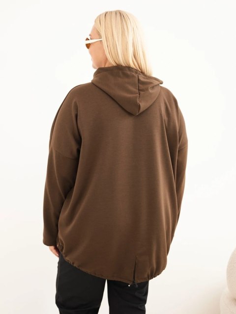 Bluza damska Plus Size masełko z kapturem i kieszenią kangurką brązowa