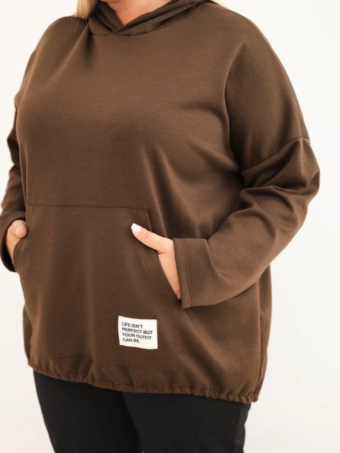 Bluza damska Plus Size masełko z kapturem i kieszenią kangurką brązowa