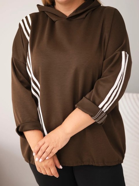Bluza damska Plus Size wiskozowa z kapturem i ozdobnymi paskami brązowa