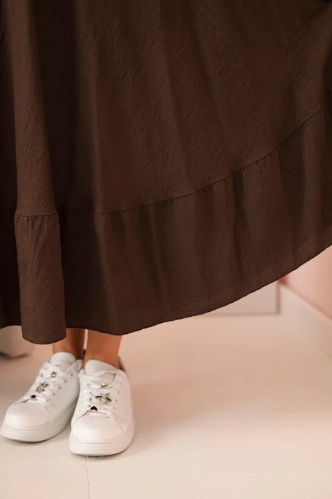 Sukienka damska plus size z krótkim rękawem i falbaną z lekkiej wiskozy brązowa