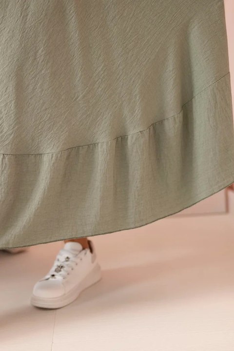 Sukienka damska plus size z krótkim rękawem i falbaną z lekkiej wiskozy khaki
