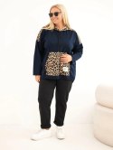 Bluza damska Plus Size wiskozowa z kapturem i wstawkami w panterkę granatowa
