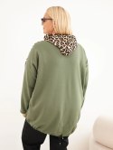 Bluza damska Plus Size wiskozowa z kapturem i wstawkami w panterkę khaki