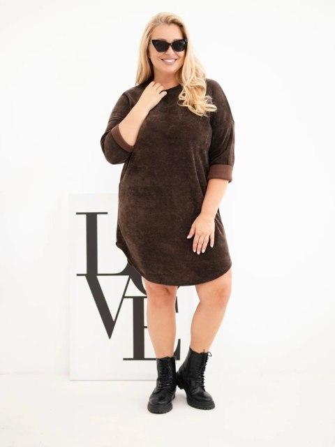 Sukienka damska Plus Size sztruksowa z luźnym fasonem brązowa