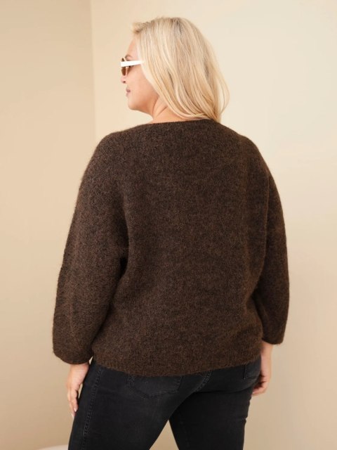 Sweter damski Plus Size z dekoltem V i szerokim rękawem brązowy