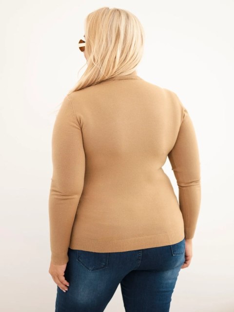 Sweter damski Plus Size z wiskozy z golfem camelowy