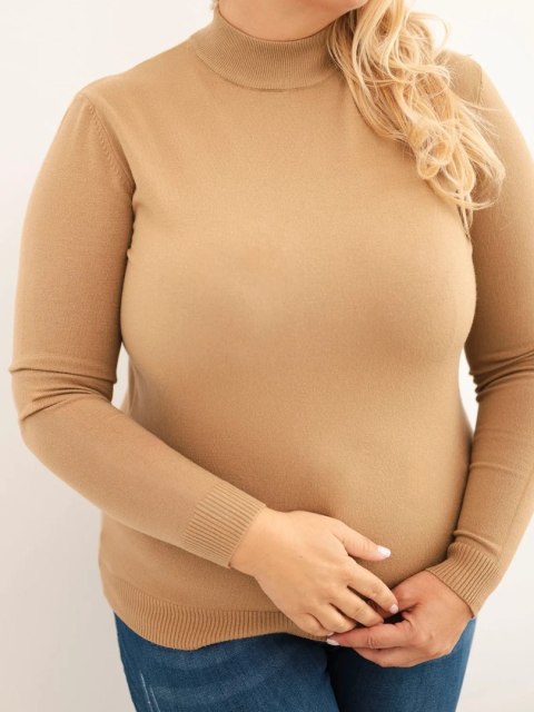 Sweter damski Plus Size z wiskozy z golfem camelowy