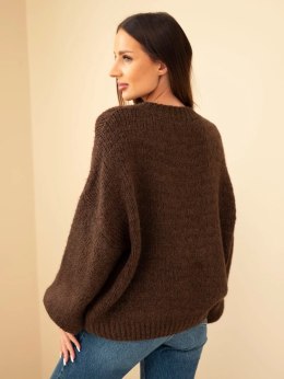 Sweter damski oversize z okrągłym dekoltem i ściągaczem brązowy