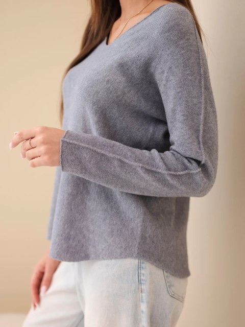 Sweter damska z wiskozą z dekoltem w serek ciemny szary