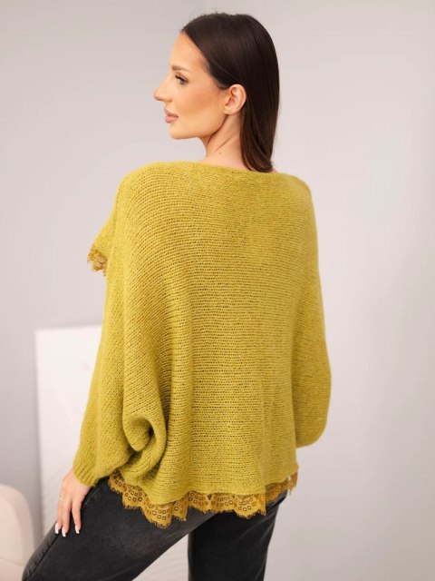 Sweter damski asymetryczny z koronkową wstawką oliwkowy