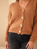 Sweter damski z moherem z ozdobnymi guzikami camelowy