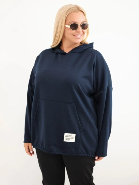 Bluza damska Plus Size masełko z kapturem i kieszenią kangurką granatowa