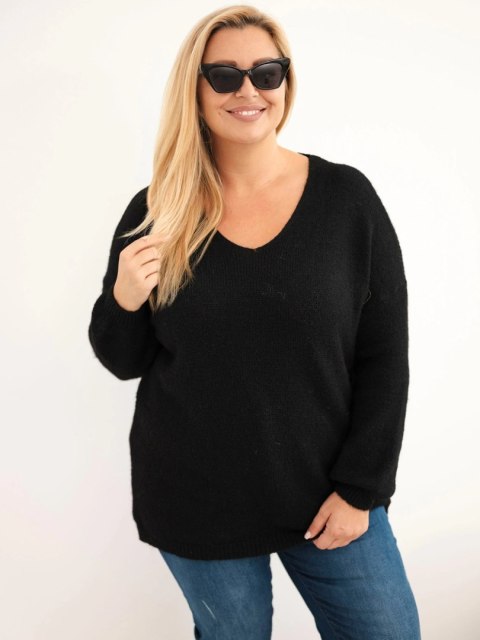 Sweter damski Plus Size z wełną z dekoltem V czarny