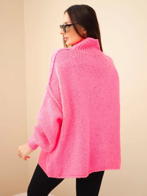 Sweter damski oversize z dodatkiem wełny z golfem i szerokimi rękawami różowy neon