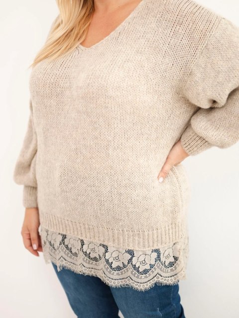 Sweter damski Plus Size z koronkowym dołem ciemny beżowy