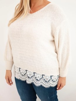 Sweter damski Plus Size z koronkowym dołem jasny beżowy