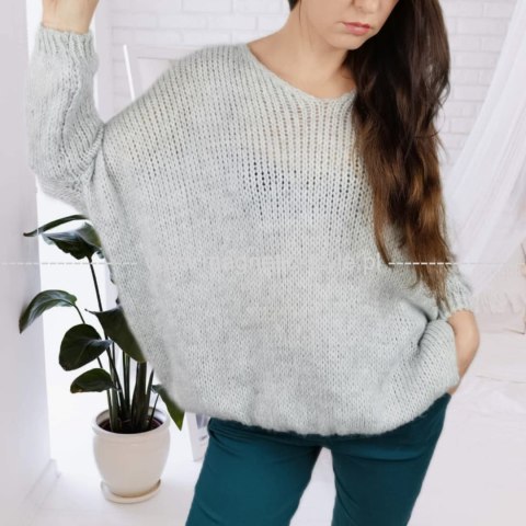 Sweter oversize z ozdobnym sercem HEART Sweter oversize z ozdobnym sercem HEART
